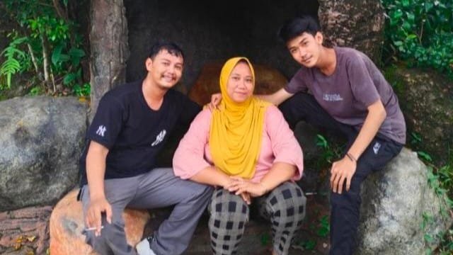 Khotimah, Sosok Ibu Rumah Tangga yang Berdedikasi untuk Warga