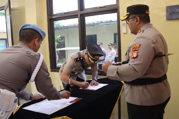 Polres Kepulauan Seribu Laksanakan Upacara Serah Terima Jabatan Kabag Ops