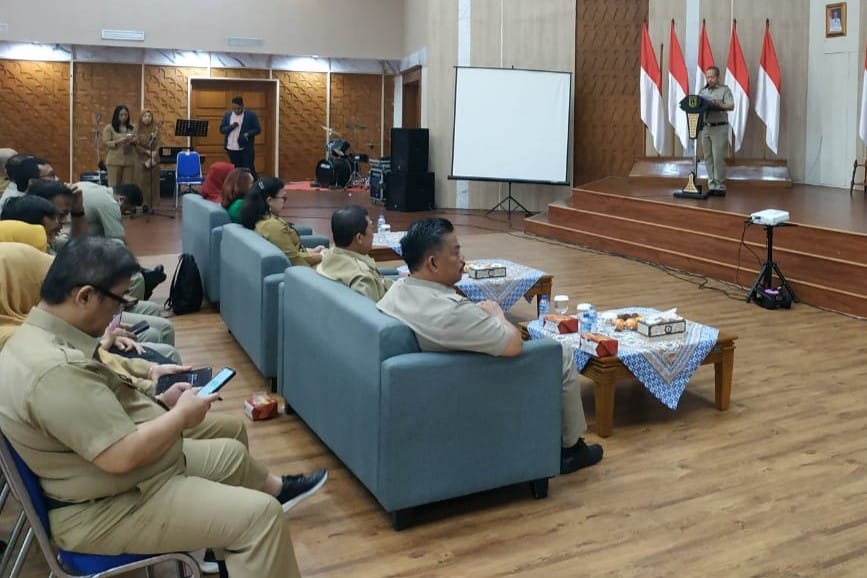 Sekitar 90 ASN Kabupaten Kepulauan Seribu mengikuti Bincang Asyik (Bisik) Kesehatan, yang diselenggarakan oleh Suku Dinas Kesehatan Kepulauan Seribu di Ruang Penyu, Gedung Mitra Praja, Jakarta, Senin (24/02/2025).