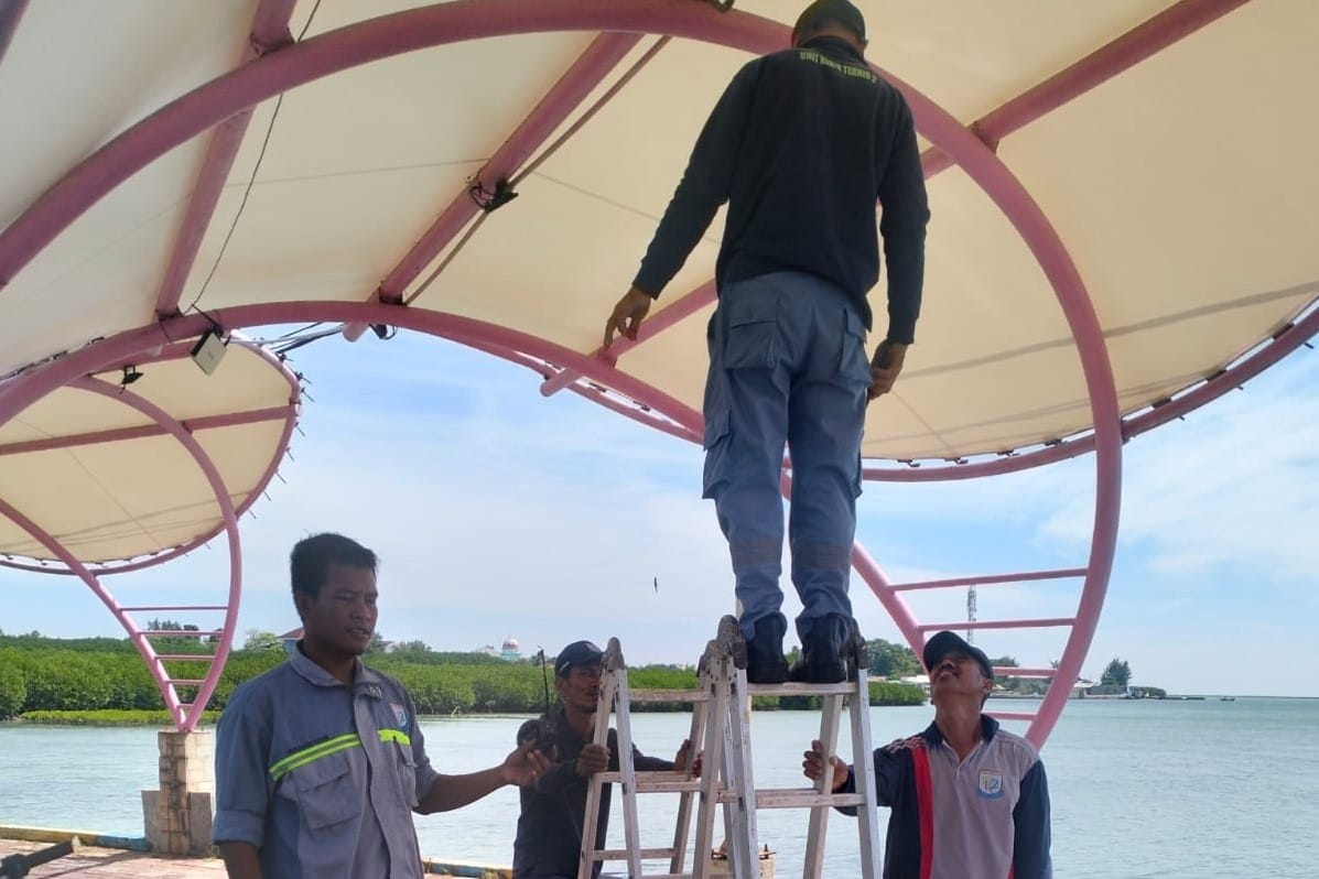 UKT 2 Kepulauan Seribu Perbaiki Lampu PJU di Enam Lokasi