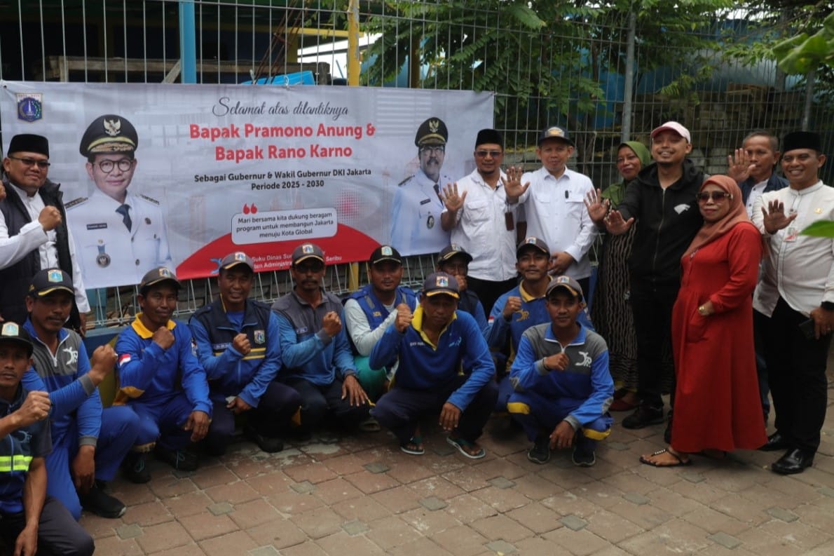 Plt Bupati Kepulauan Seribu, M Fadjar Churniawan, melakukan peninjauan langsung terhadap kondisi operasional Sea Water Reverse Osmosis (SWRO) dan Brackish Water Reverse Osmosis (BWRO).
