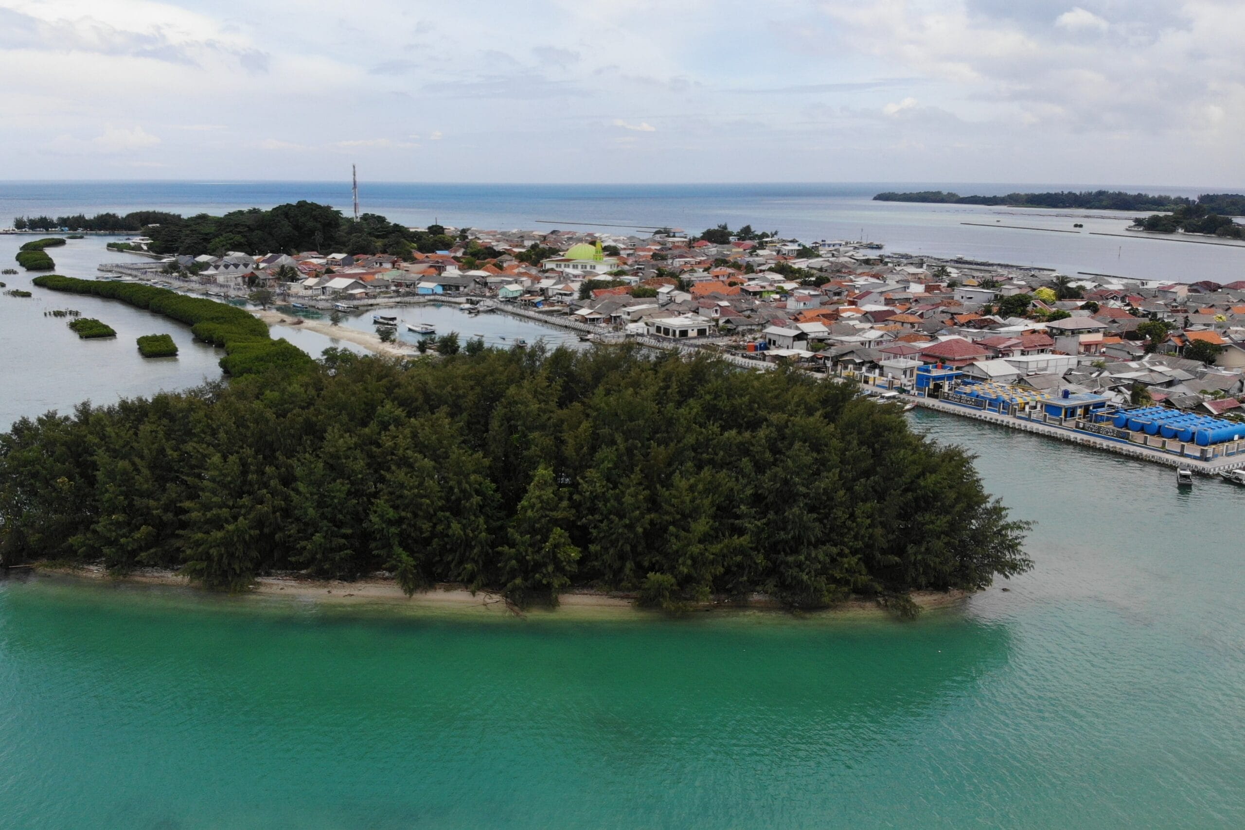 Pulau Kelapa, satu dari 11 pulau pemukiman terpadat di Kepulauan Seribu. (Foto: Istimewah)