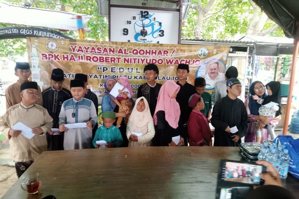 Yayasan AL-QOHHAR Berikan Santunan untuk Anak Yatim di Pulau Untung Jawa