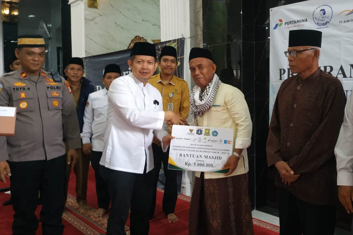 Plt Bupati Kabupaten Kepulauan Seribu, Muhammad Fadjar Churniawan, menggelar Safari Ramadan di Masjid Al Hidayah, Pulau Harapan, Senin (10/3).
