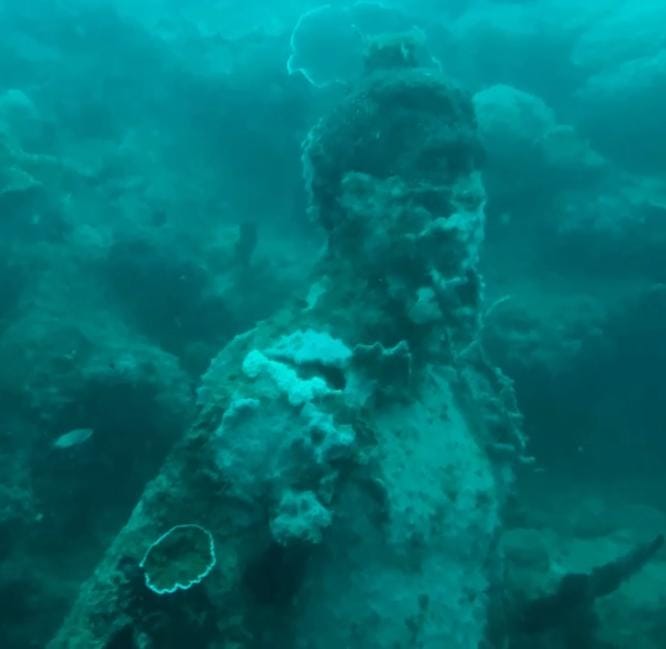Penampakan Patung Jenderal Perang Cina di Perairan Pulau Kotok. (Dok. Pribadi)