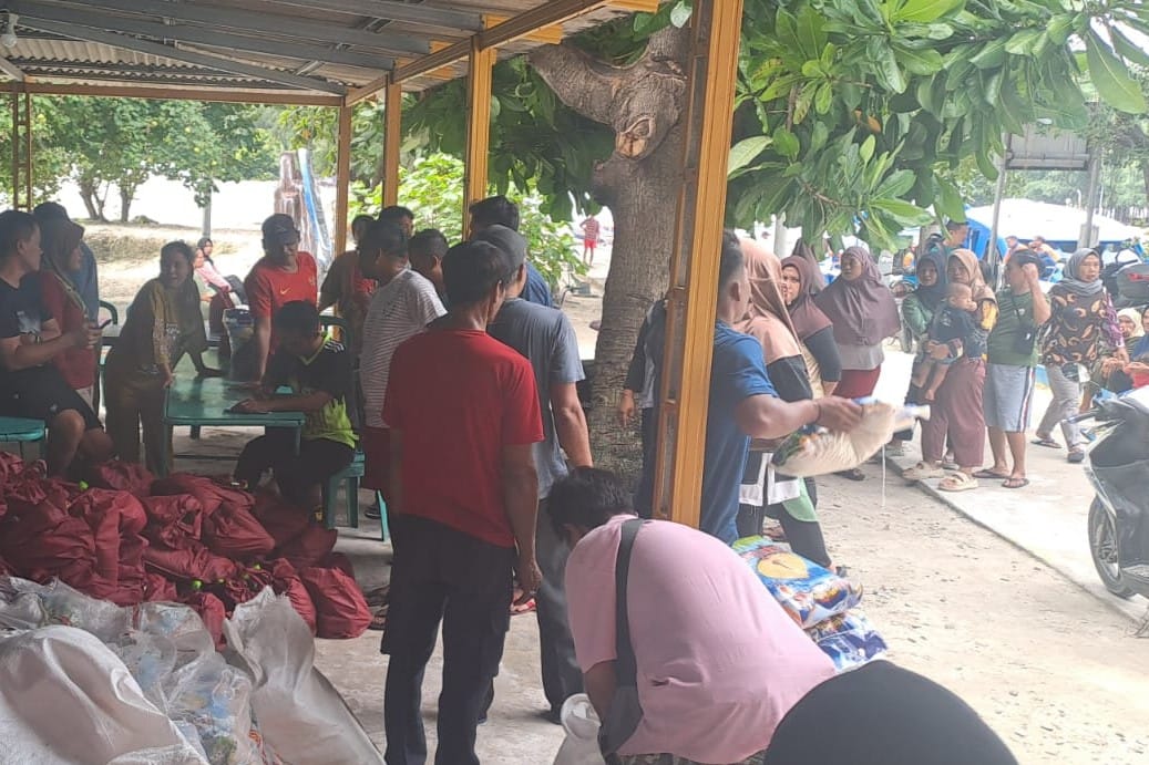 PT Central Pondok Sejahtera (CPS) kembali menunjukkan kepeduliannya dengan menyalurkan bantuan 320 paket sembako bagi warga Pulau Pari, Kepulauan Seribu Selatan. Dok. Reli Mujianto
