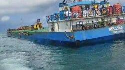 kapal kargo bernama KM Mellina mengalami karam di perairan Pulau Dua, Kepulauan Seribu Utara, pada Jumat (14/3). (Dok. Sobir Tamami)