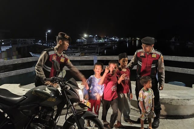 Maraknya aksi perang sarung dan bermain petasan usai sahur mendorong Polsek Kepulauan Seribu Utara untuk mengintensifkan Patroli Sahur guna menjaga keamanan dan ketertiban selama bulan Ramadan