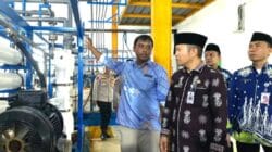 Pelaksana Tugas (Plt) Bupati Kepulauan Seribu, M Fadjar Churniawan, terus memastikan kondisi eksisting Sea Water Reverse Osmosis (SWRO) dan Brackish Water Reverse Osmosis (BWRO) di tujuh pulau penduduk berfungsi baik dan optimal.