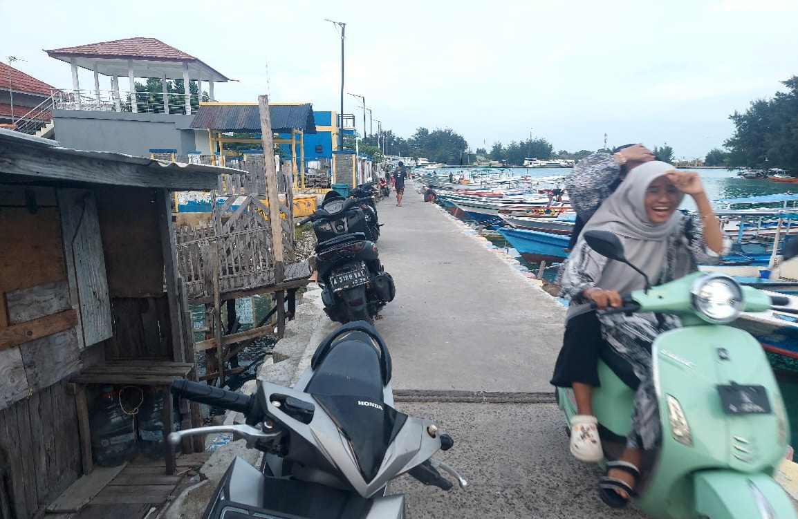 Jalan Tanggul Pulau Kelapa. 📷 AF