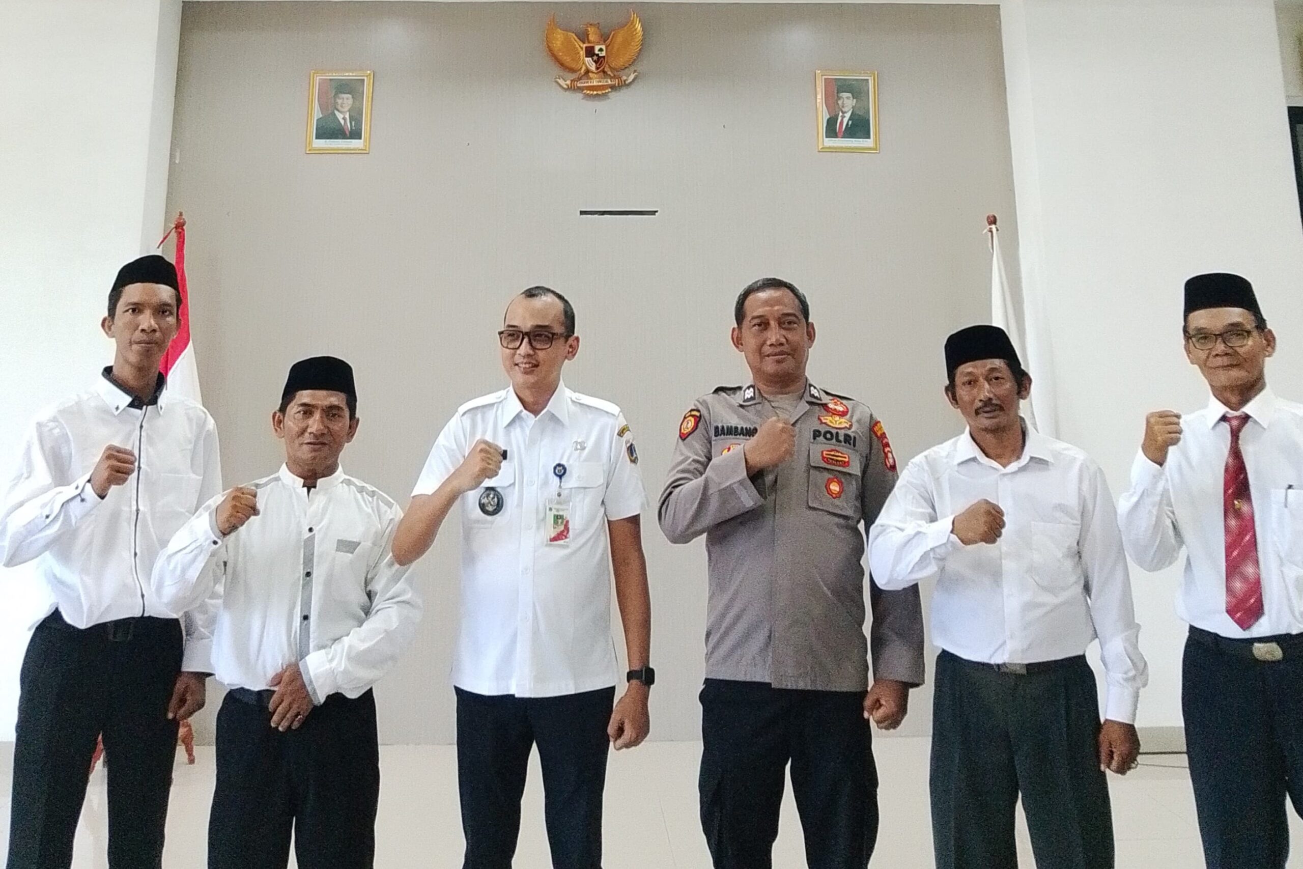 Pengukuhan para Ketua RW Kelurahan Pulau Pari. π· RM