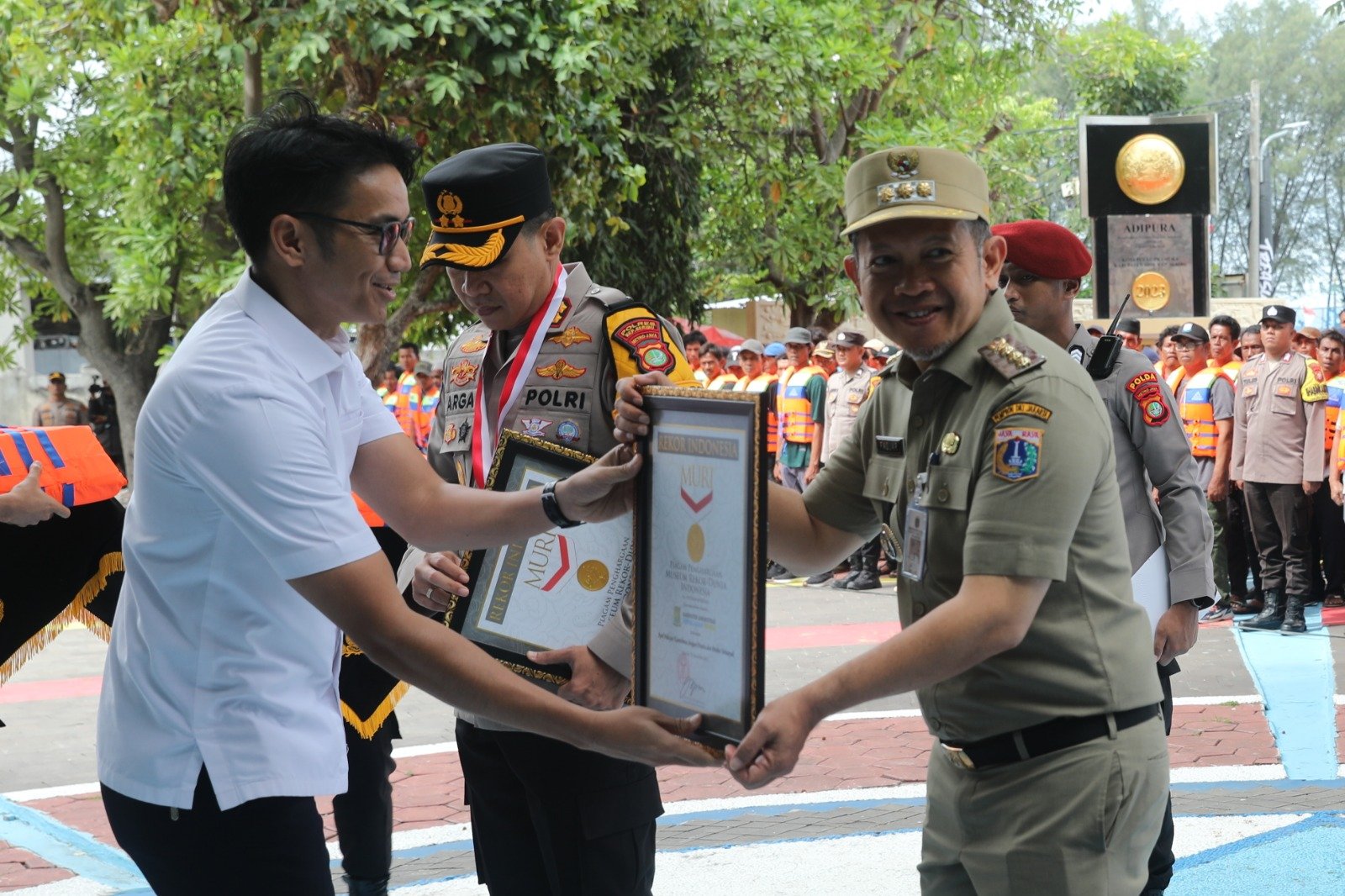 Perkuat Kemitraan Strategis dan Keselamatan Pelayaran; Nelayan Kini Dilengkapi Barcode Pengaduan di Kapal