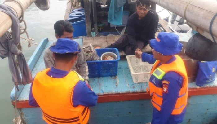 Patroli Dialogis di Perairan Kepulauan Seribu, Satpolairud Ingatkan Nelayan: Ada Masalah? Hubungi 110!