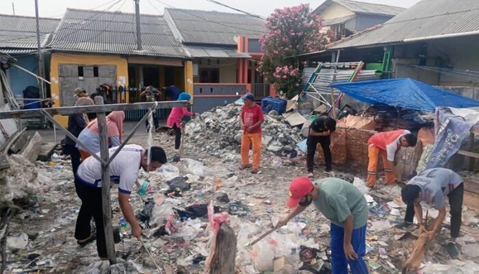 Kerja Bakti Dipimpin Wakil Bupati, Tokoh Masyarakat Pulau Panggang Beri Apresiasi