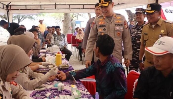 Bakti Sosial Kesehatan dan Religi Tandai Peringatan Hari Bhayangkara ke-80 di Kepulauan Seribu