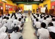 Suasana pengarahan dan sosialisasi pelaksanaan SPMB 2026 kepada para pelajar di aula SMAN 69 Jakarta, Pulau Pramuka, Kepulauan Seribu. Pelaksanaan penerimaan murid baru tahun ini berkomitmen penuh memprioritaskan putra-putri asal pulau untuk mengakses kuota jalur prestasi dan afirmasi jenjang sekolah menengah. (Foto: SMAN 69 Jakarta)