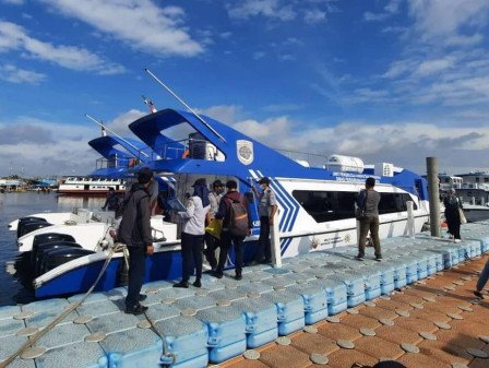 Armada kapal reguler Dinas Perhubungan (Dishub) DKI Jakarta bersandar di dermaga Kepulauan Seribu. Sistem tiket online kapal ini tengah disorot warga akibat kendala akses kuota. (Foto: Istimewa)