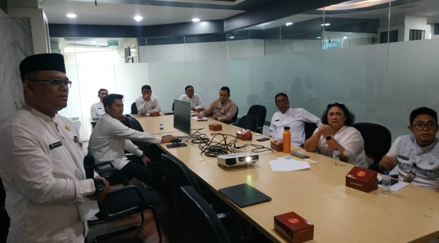 Sekretaris Kabupaten Kepulauan Seribu memimpin rapat koordinasi persiapan Lomba Kelurahan Tingkat Provinsi DKI Jakarta.