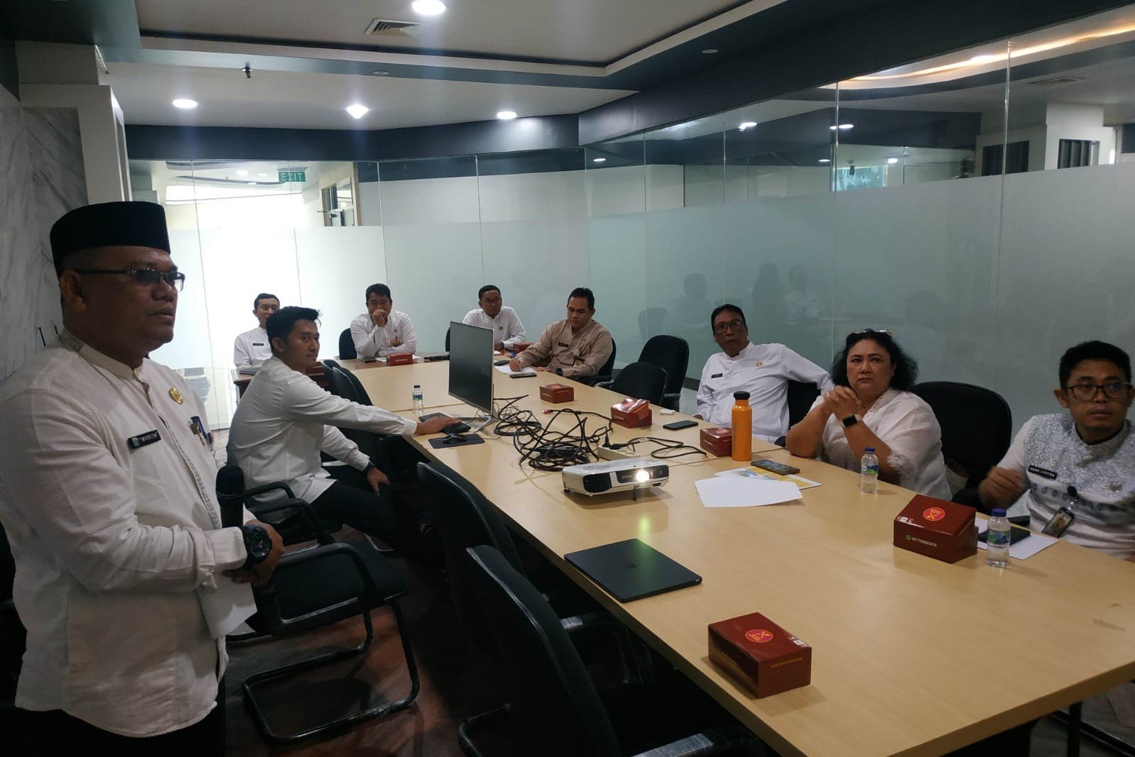 Sekretaris Kabupaten Kepulauan Seribu memimpin rapat koordinasi persiapan Lomba Kelurahan Tingkat Provinsi DKI Jakarta.