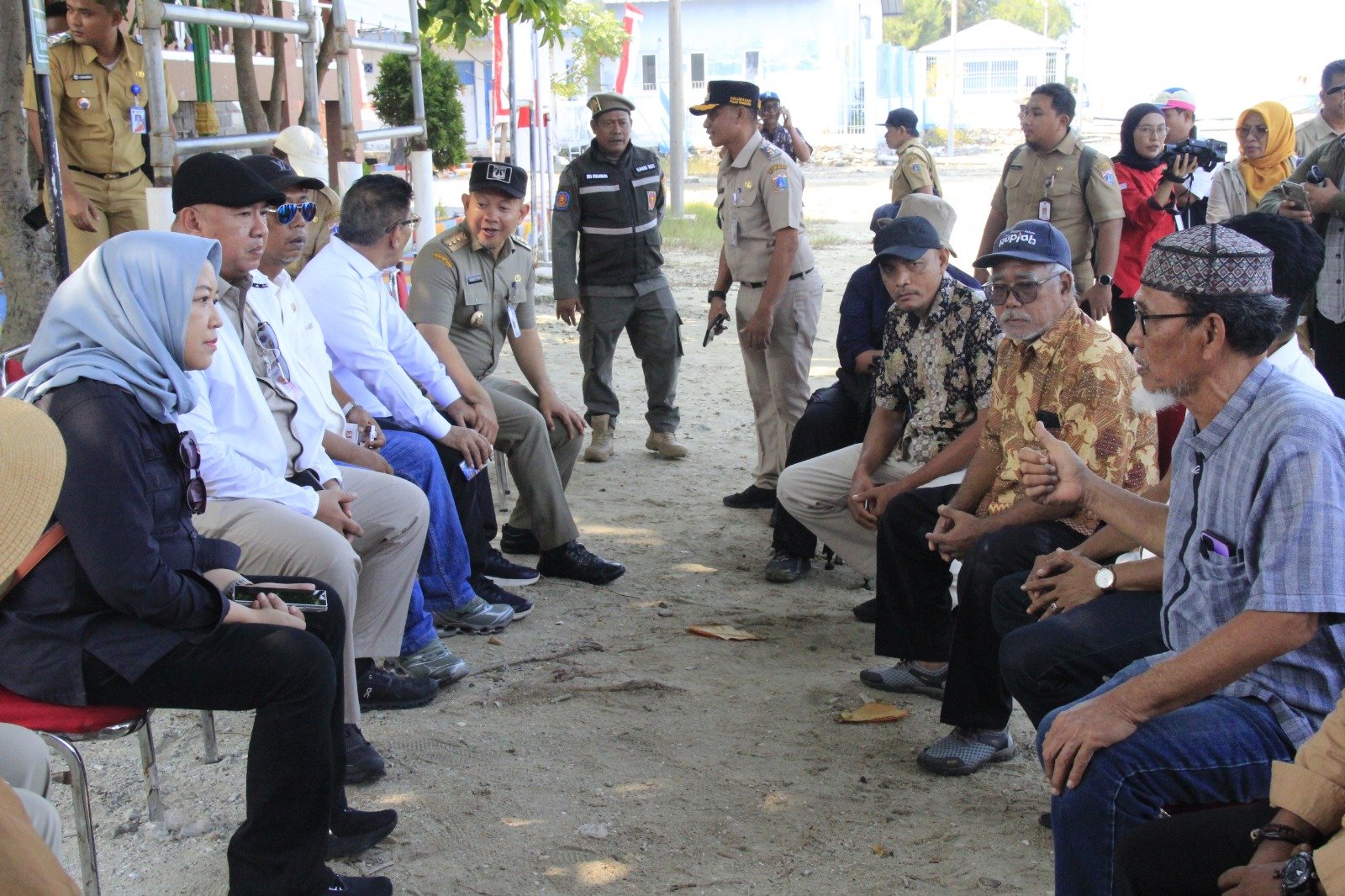 Komisi D DPRD DKI Jakarta berdialog dengan warga membahas kebutuhan transportasi antarpulau di Kepulauan Seribu.
