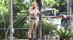 Bupati Kepulauan Seribu Muhammad Fadjar Churniawan memimpin Apel Pagi Pegawai di Gedung Mitra Praja.