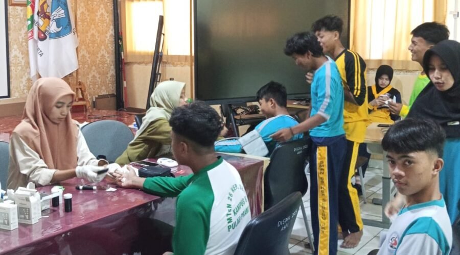 225 Siswa Baru SMAN 69 Ikuti Cek Kesehatan saat MPLS