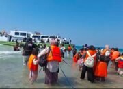 Ratusan Penumpang Panik, KM Makmur Jaya Mati Mesin dan Terdampar di Pulau Pari