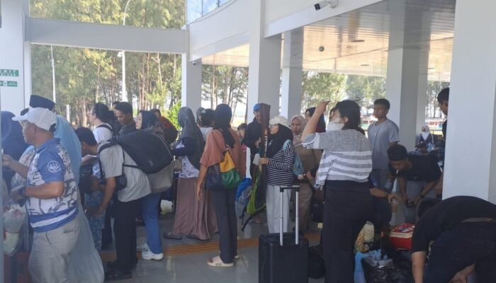 KM Makmur Jaya Kandas di Pulau Pari, Gulkarmat Pastikan Seluruh Penumpang Selamat
