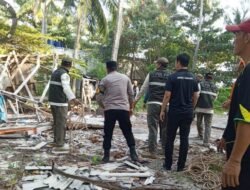 Bangunan Liar di Akses Jembatan Cinta Pulau Tidung Ditertibkan