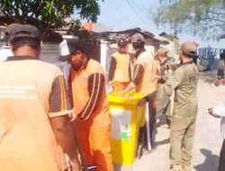 PPSU Pulau Kelapa Bersihkan Sampah Pantai Pantura Bersama Warga
