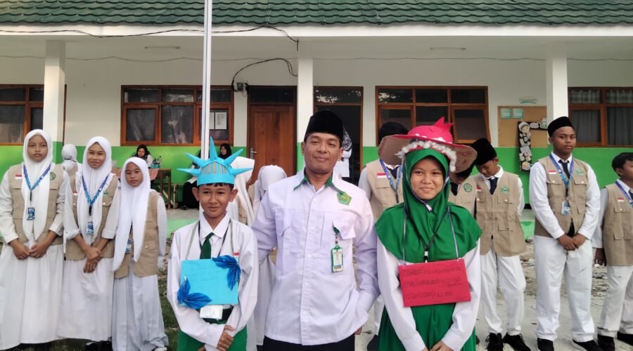 Topi Kardus dan Permainan Edukatif Warnai MATAMUDA