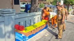 Bangku Bermural Percantik Jalan Utama Pulau Untung Jawa