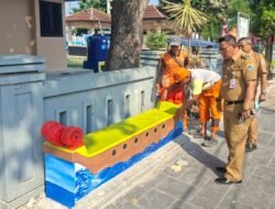 Bangku Bermural Percantik Jalan Utama Pulau Untung Jawa