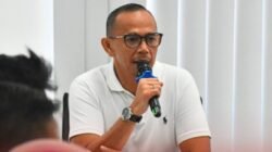 Kepala Dinas KPKP DKI Jakarta, Hasudungan Sidabalok, memberikan keterangan terkait rencana shelter kucing di Pulau Tidung Kecil. Ia menegaskan kucing yang ditangani berasal dari Kepulauan Seribu, bukan dari Jakarta. Foto: Dok. KPKP DKI Jakarta.