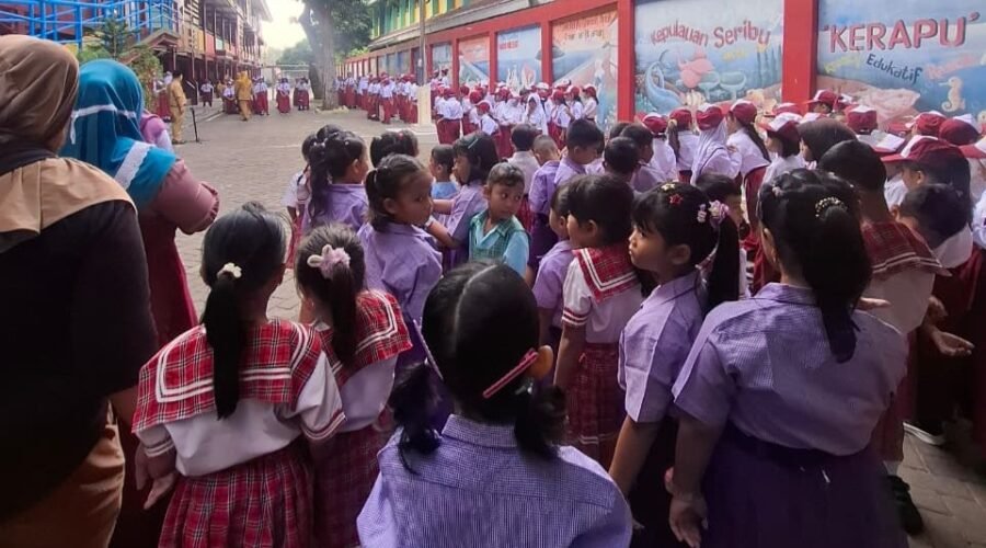 Hari Pertama Sekolah, Siswa Baru Mulai Kenali Lingkungan Belajar