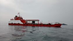 Kapal fasilitas pengisian BBM apung di perairan Kepulauan Seribu.