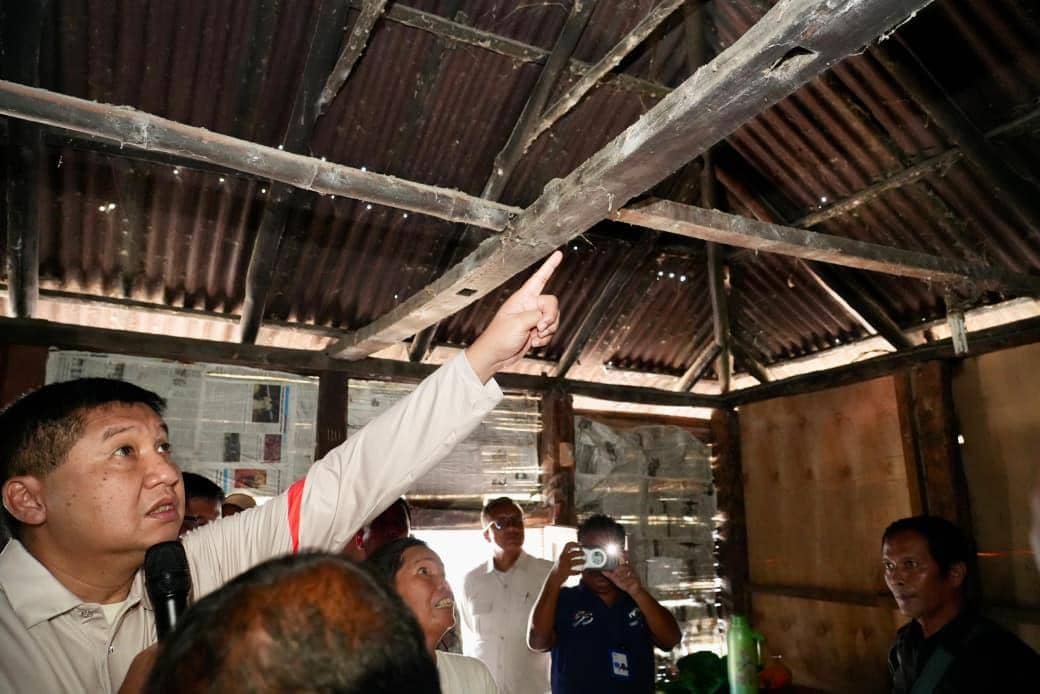Menteri Perumahan dan Kawasan Permukiman RI, Maruarar Sirait, meninjau kondisi rumah warga di Kepulauan Seribu yang menjadi sasaran Program Bantuan Stimulan Perumahan Swadaya (BSPS).